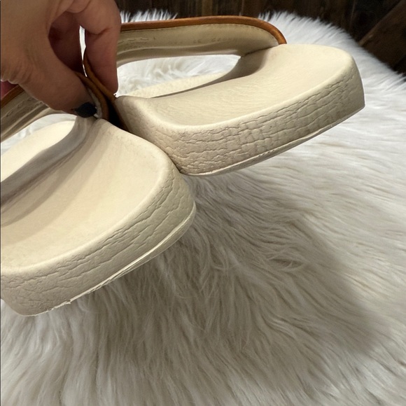 GUCCI x DISNEY Rare Printed Slides - Picture 7 of 16